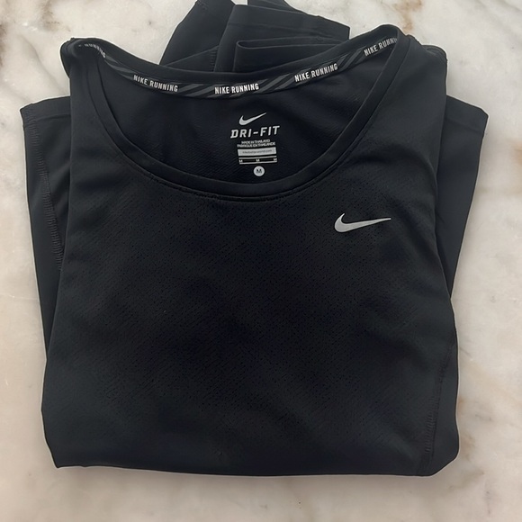 Nike Running Long Sleeve Shirt Lightweight Size Medium Black - Picture 9 of 10